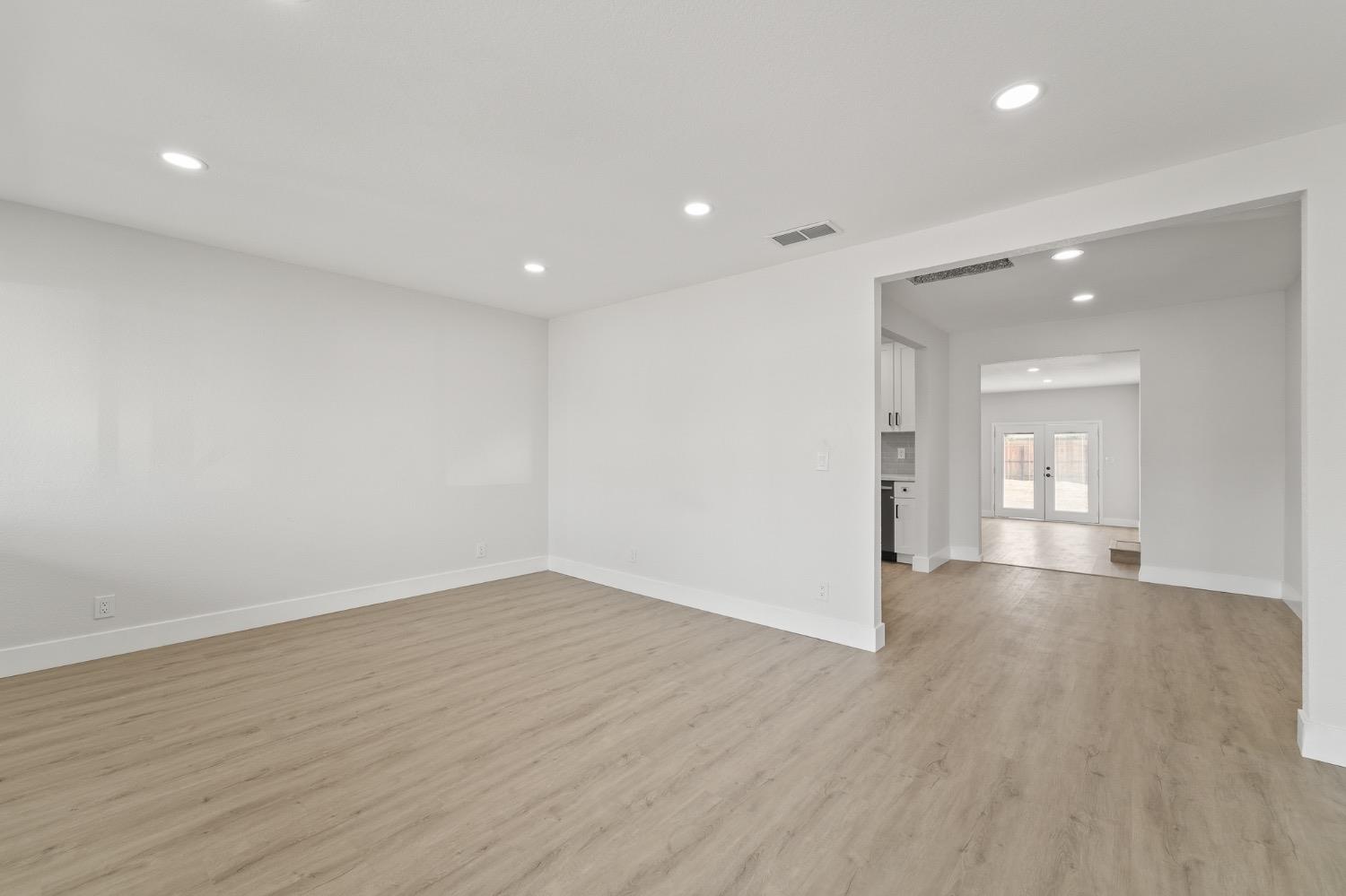 1952 Hollister Street