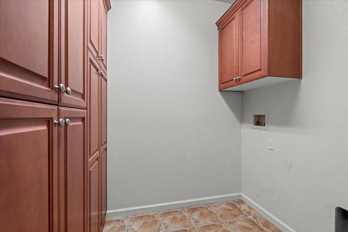 5909 Silveroak Circle