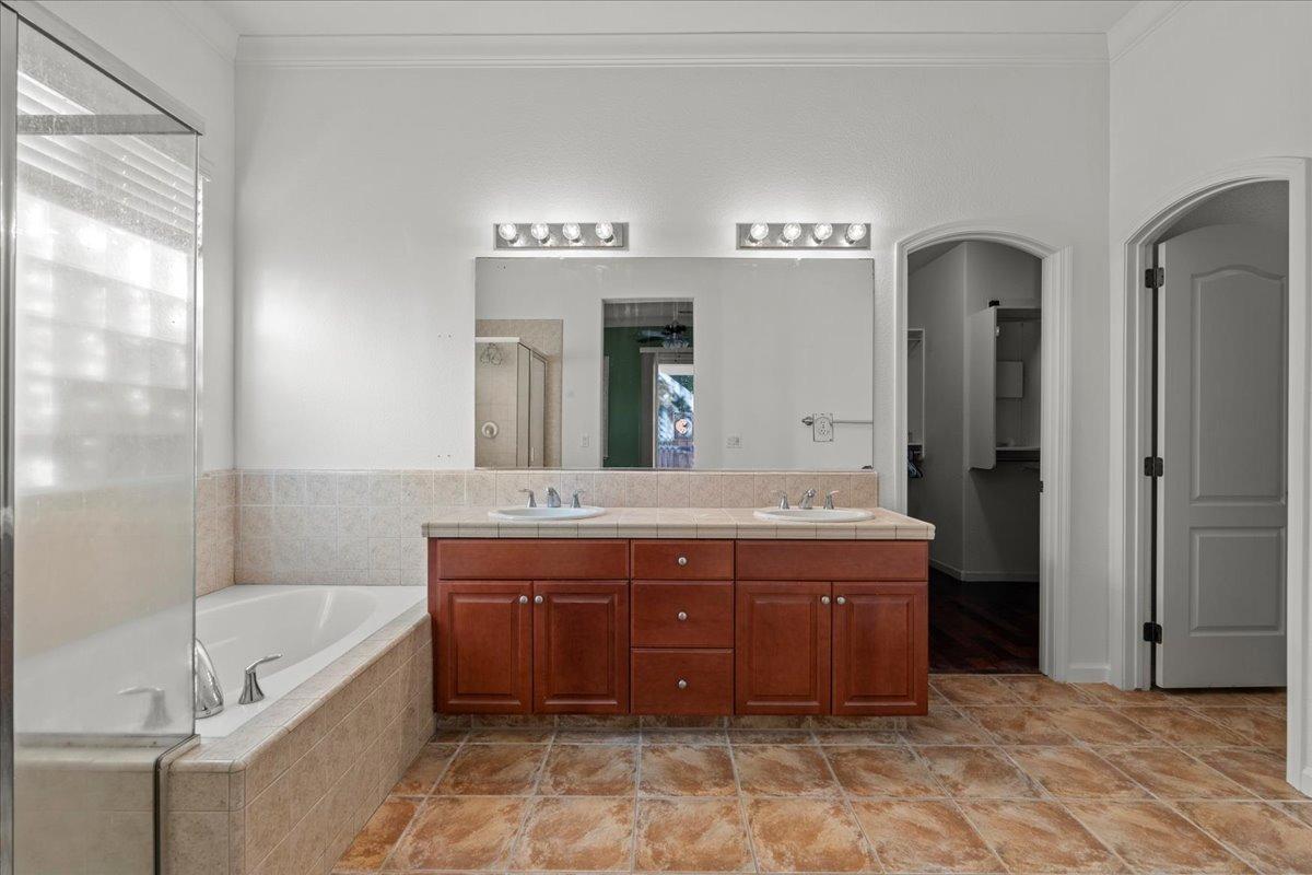 5909 Silveroak Circle