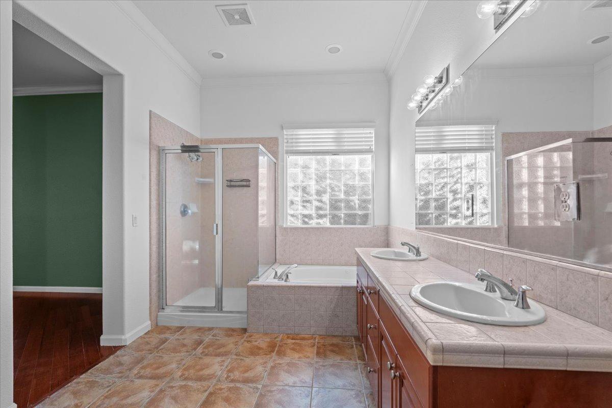 5909 Silveroak Circle