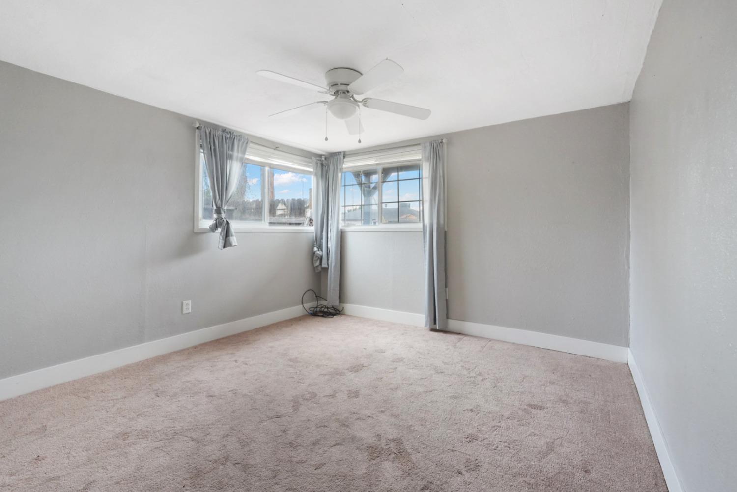 901 Hawthorne Avenue