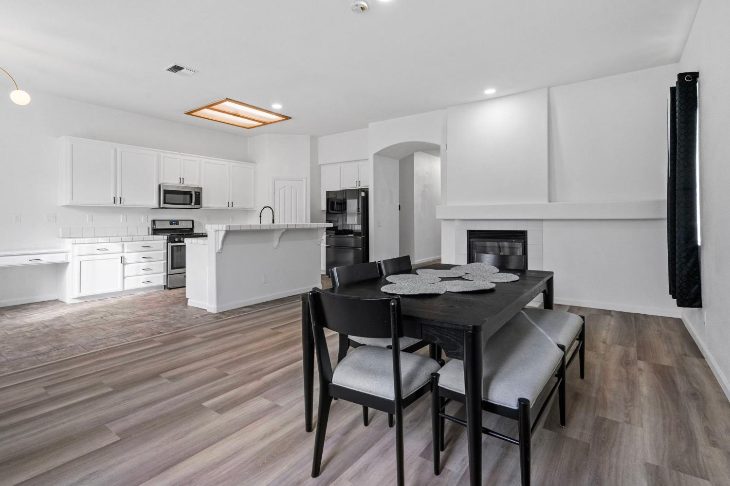 2020 Black Rose Lane