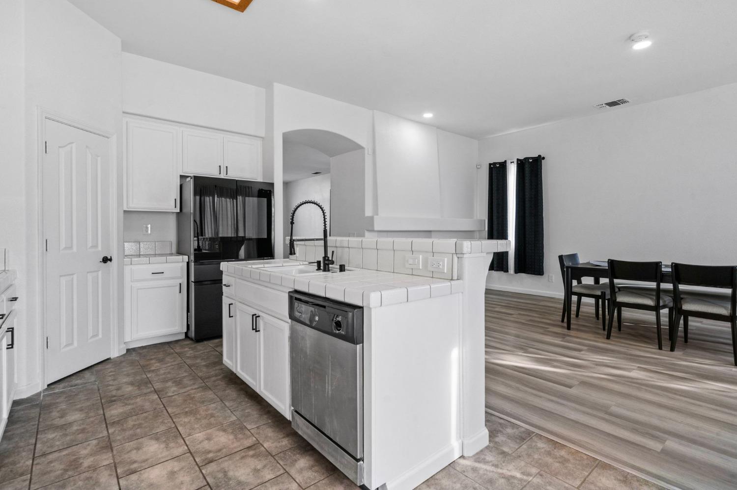 2020 Black Rose Lane