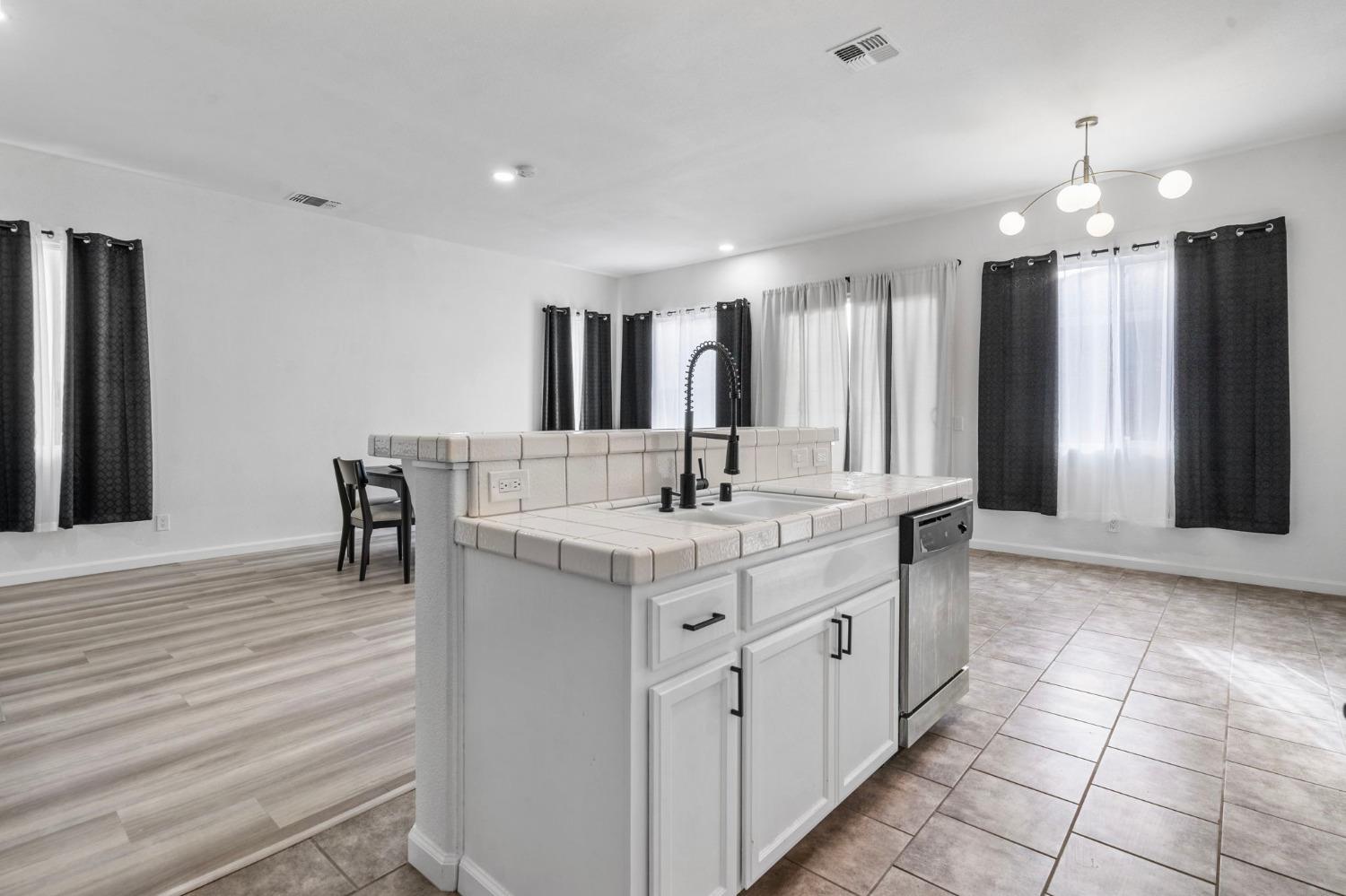 2020 Black Rose Lane