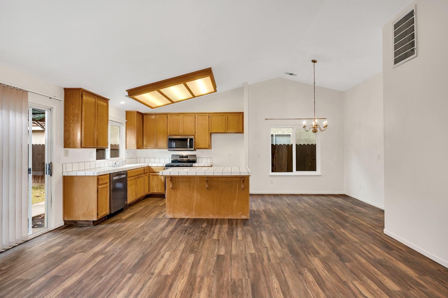 3920 El Portal Place