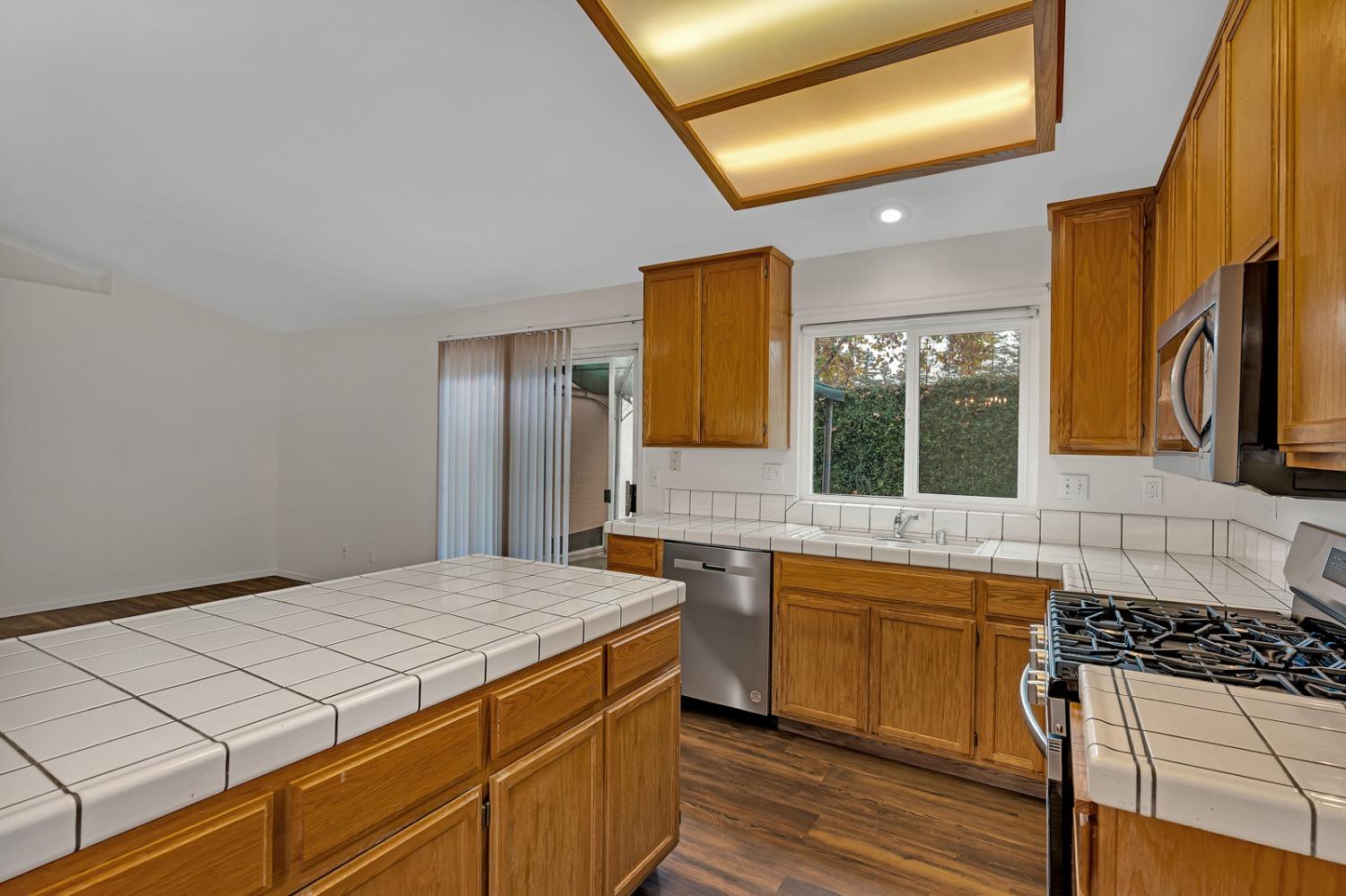 3920 El Portal Place