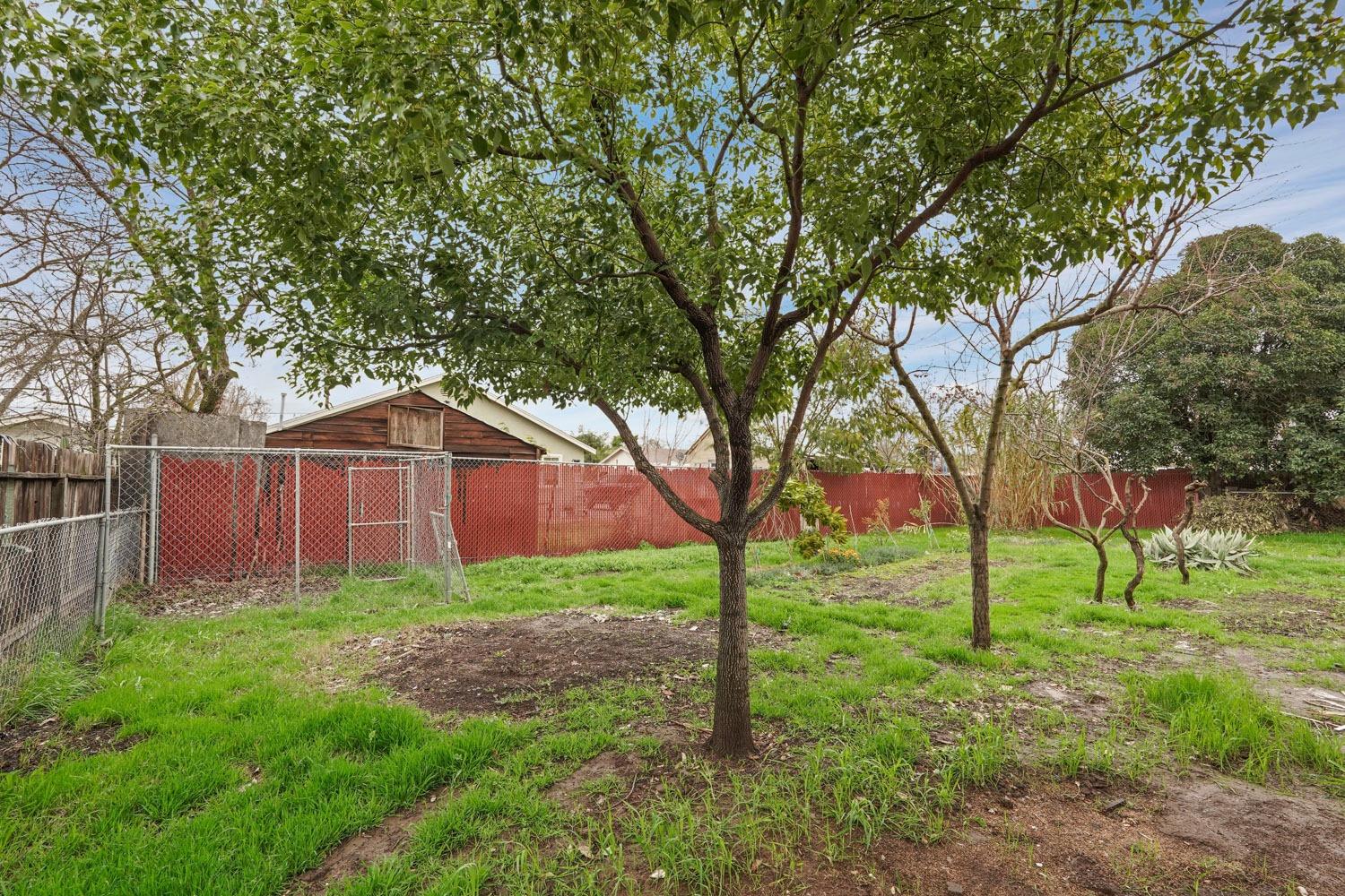 12 N Gertrude Avenue