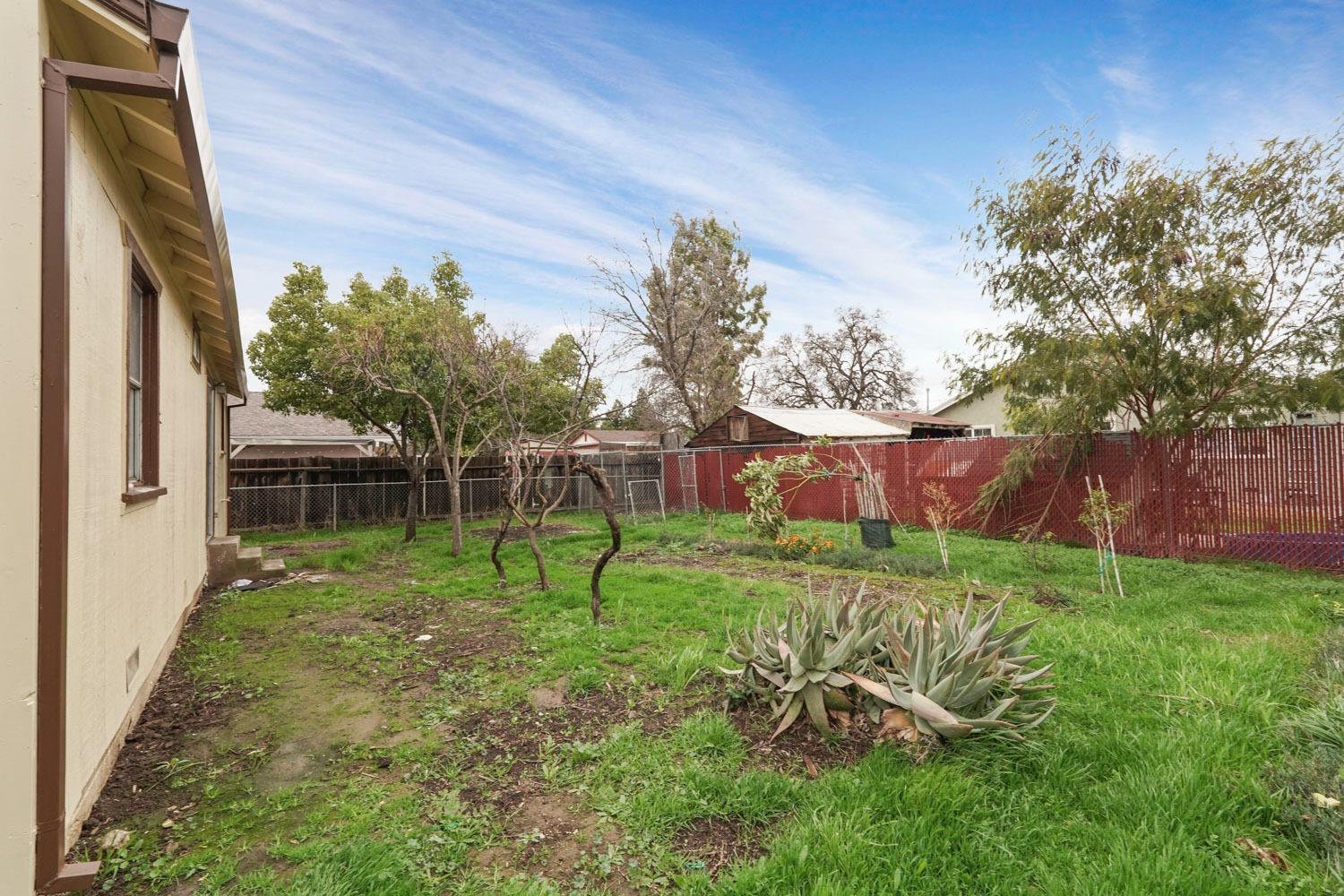 12 N Gertrude Avenue