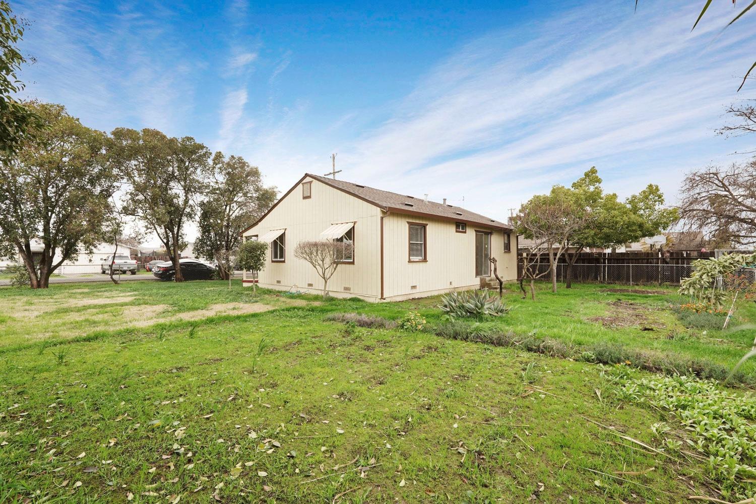 12 N Gertrude Avenue