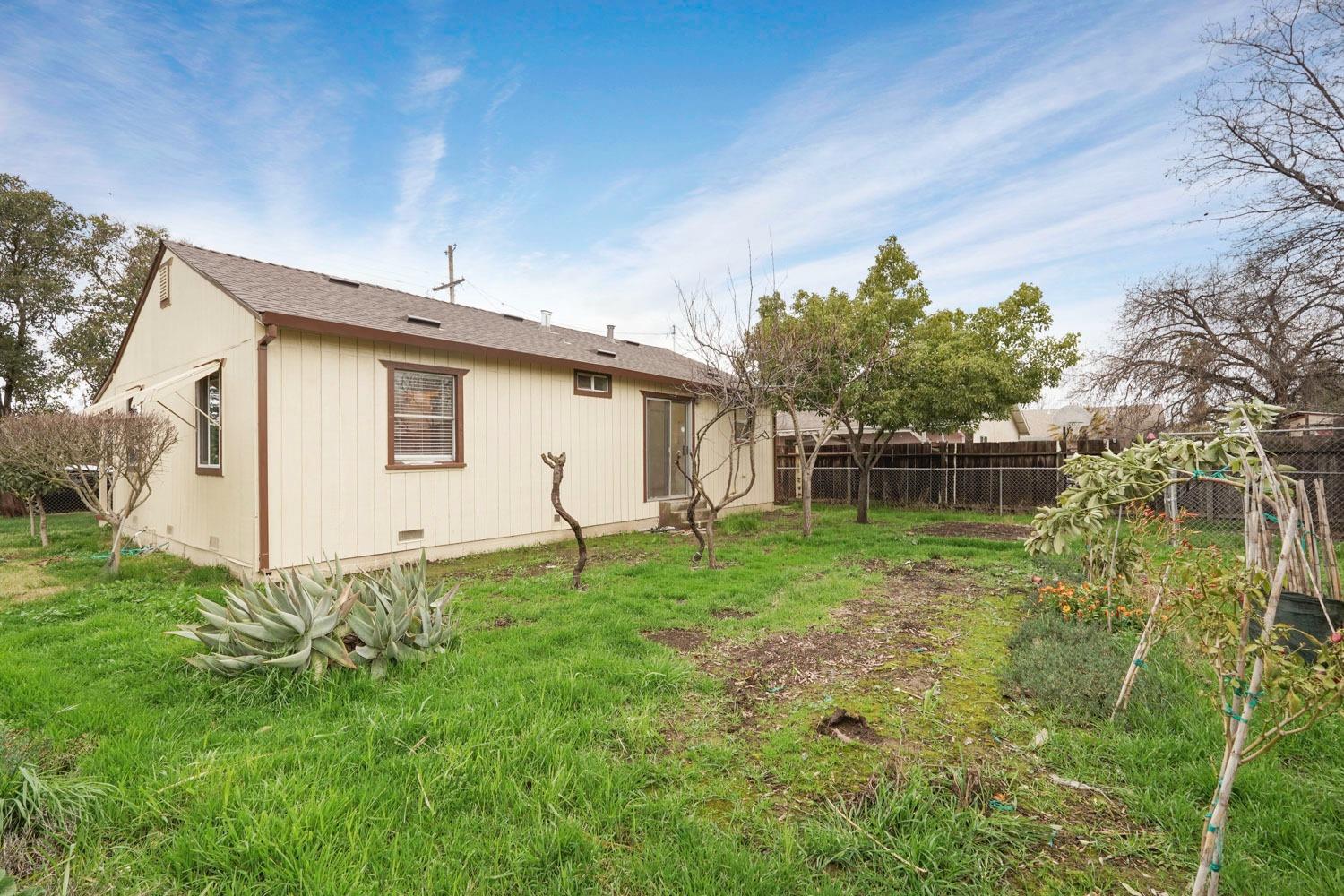 12 N Gertrude Avenue