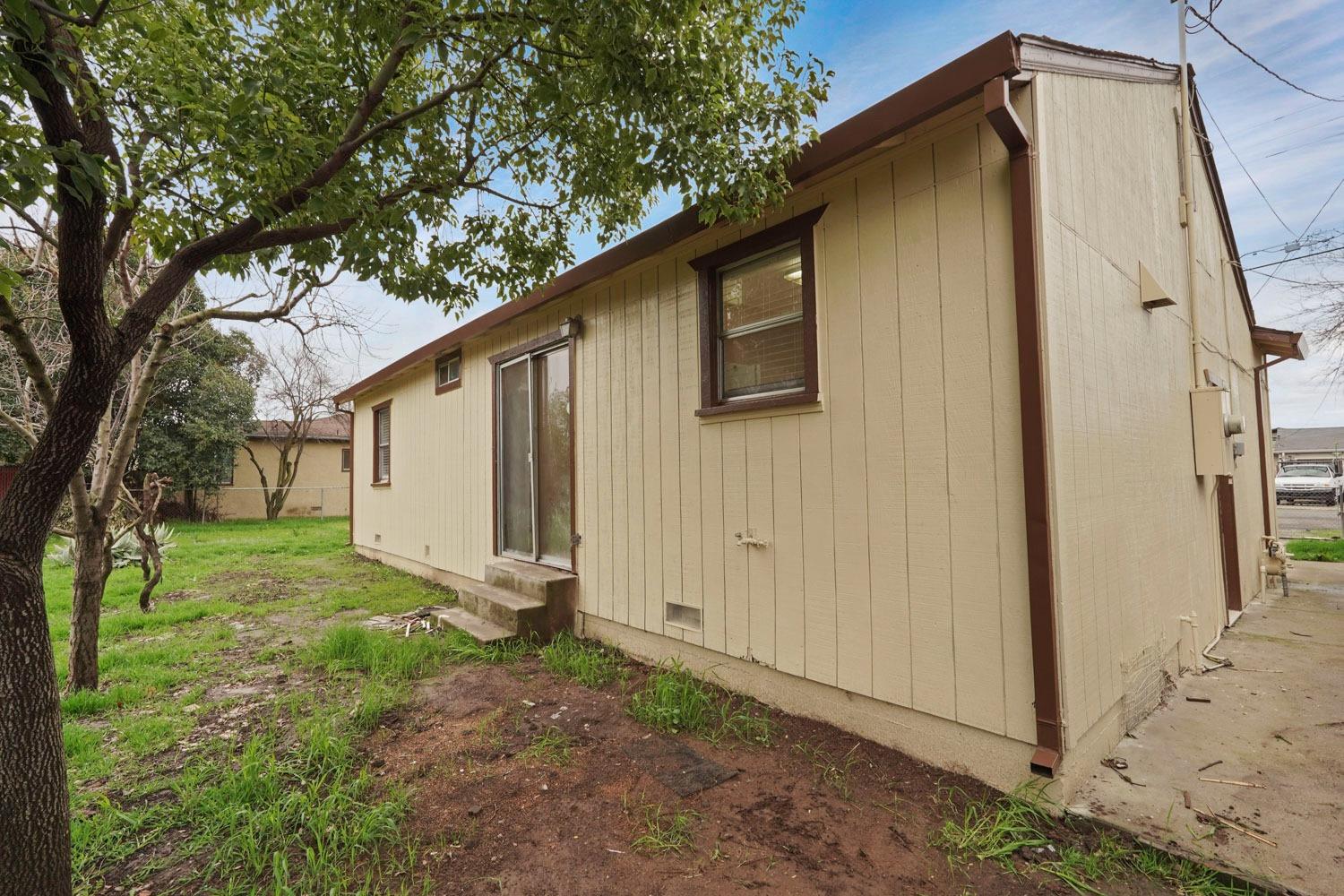 12 N Gertrude Avenue