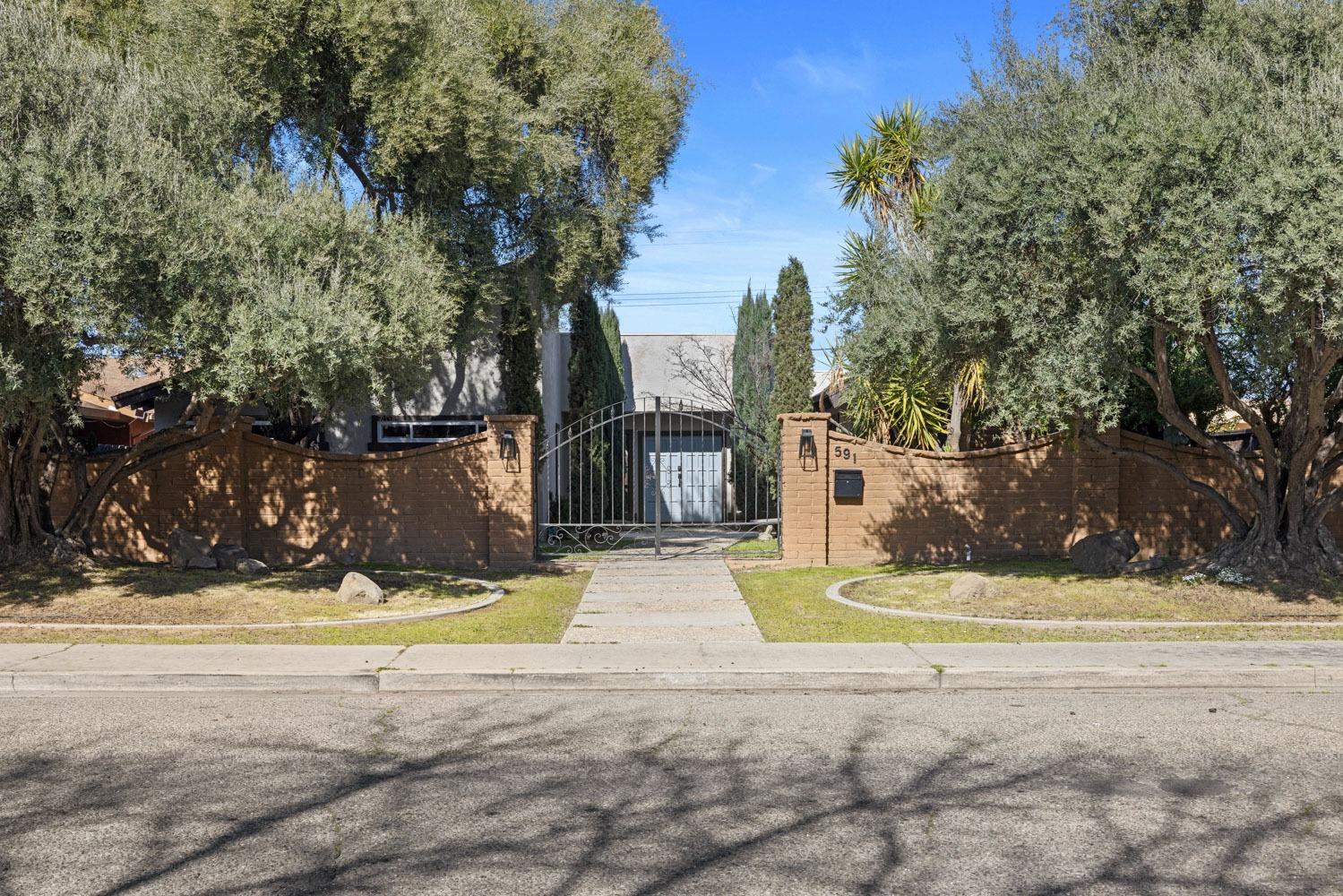 591 E Tuolumne Road
