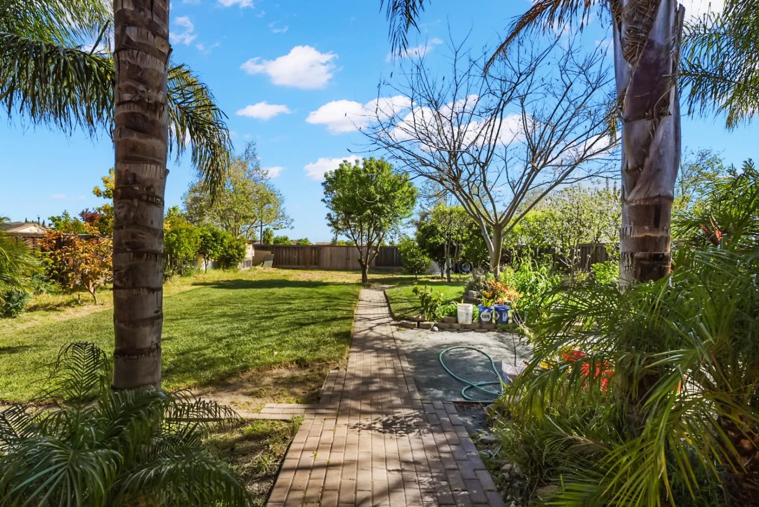 15979 Crescent Park Circle