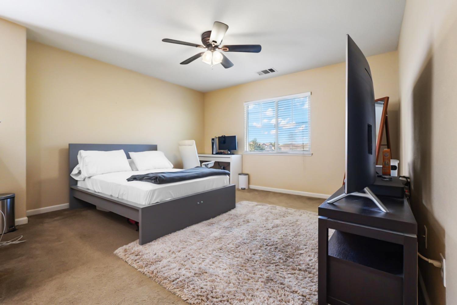 15979 Crescent Park Circle