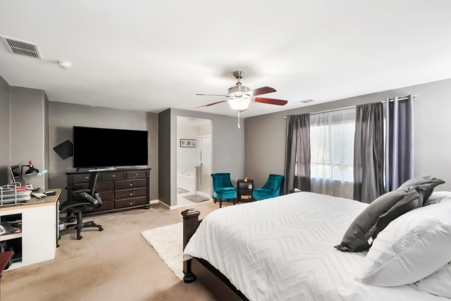 15979 Crescent Park Circle