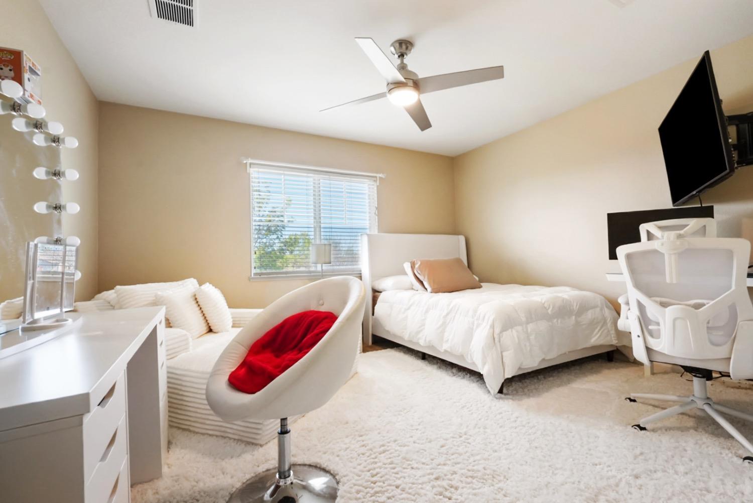 15979 Crescent Park Circle