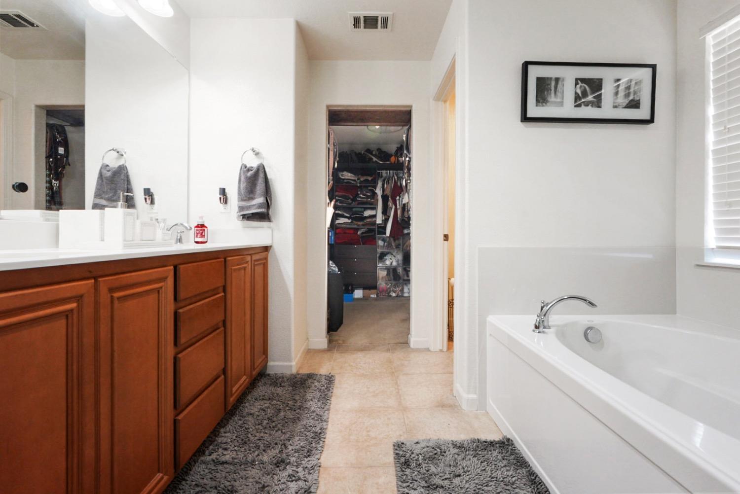 15979 Crescent Park Circle