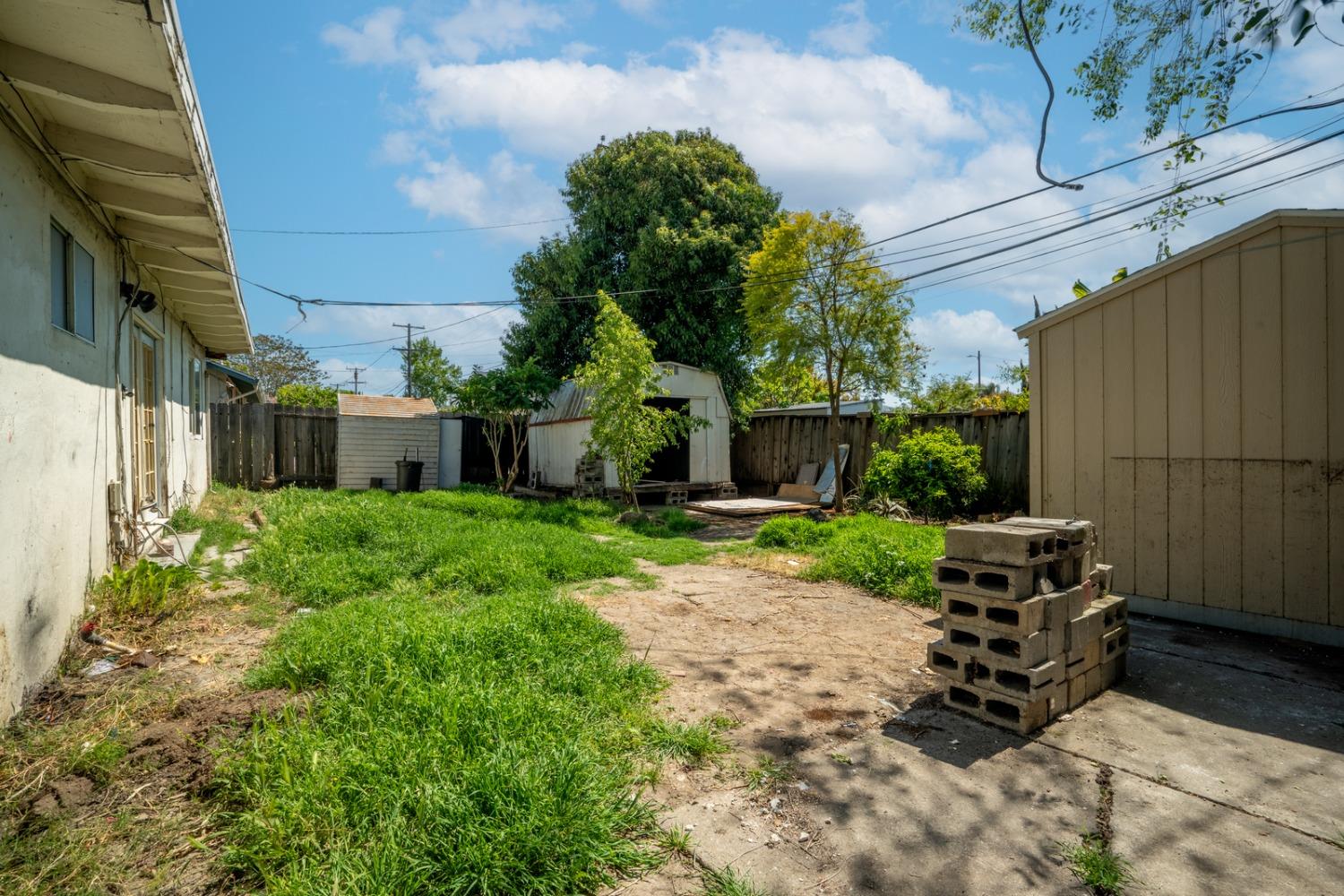 10041 Griffith Street