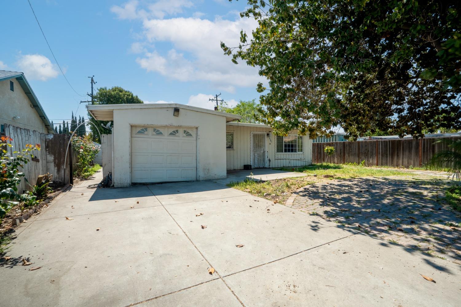 10041 Griffith Street