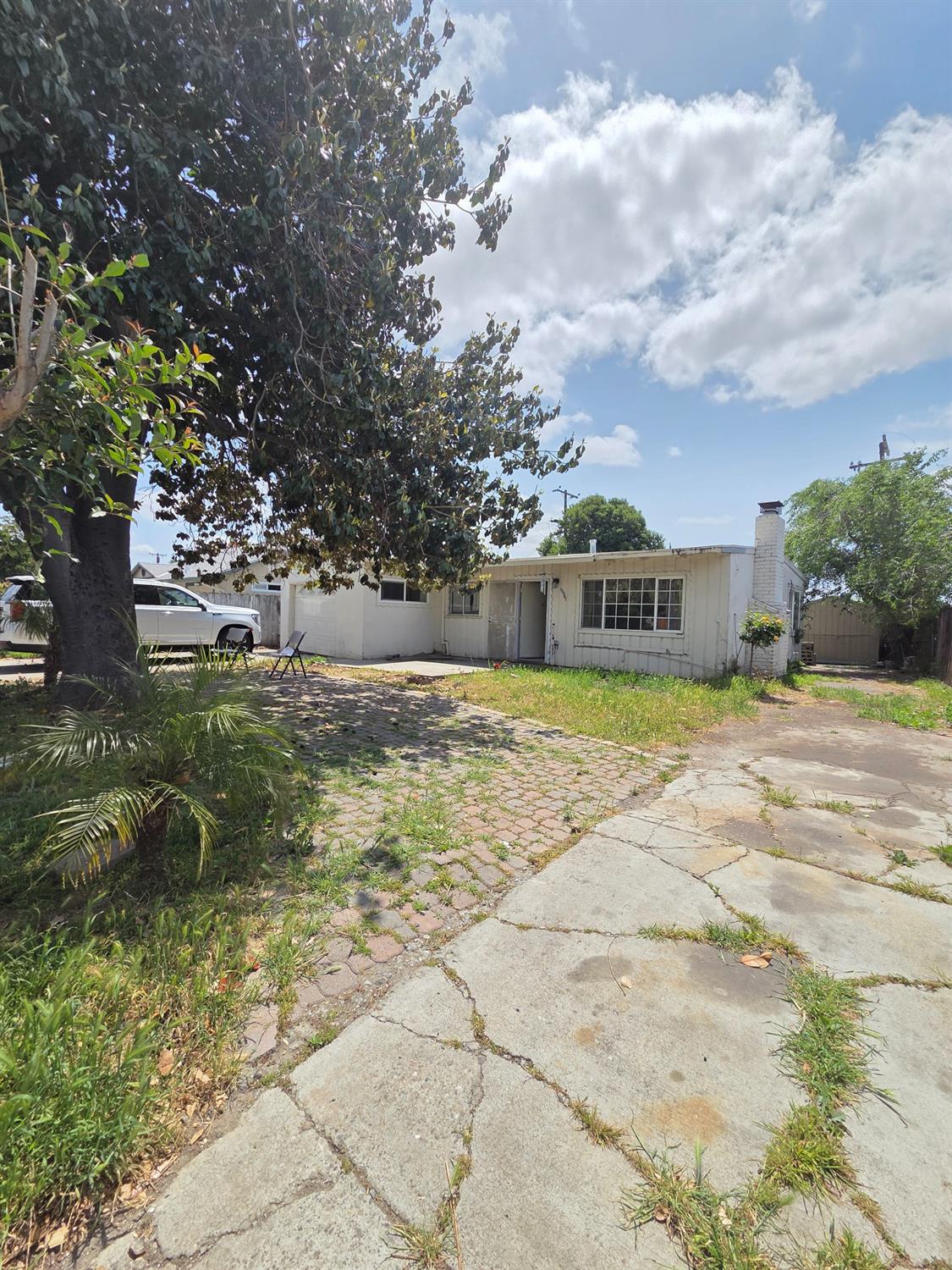 10041 Griffith Street