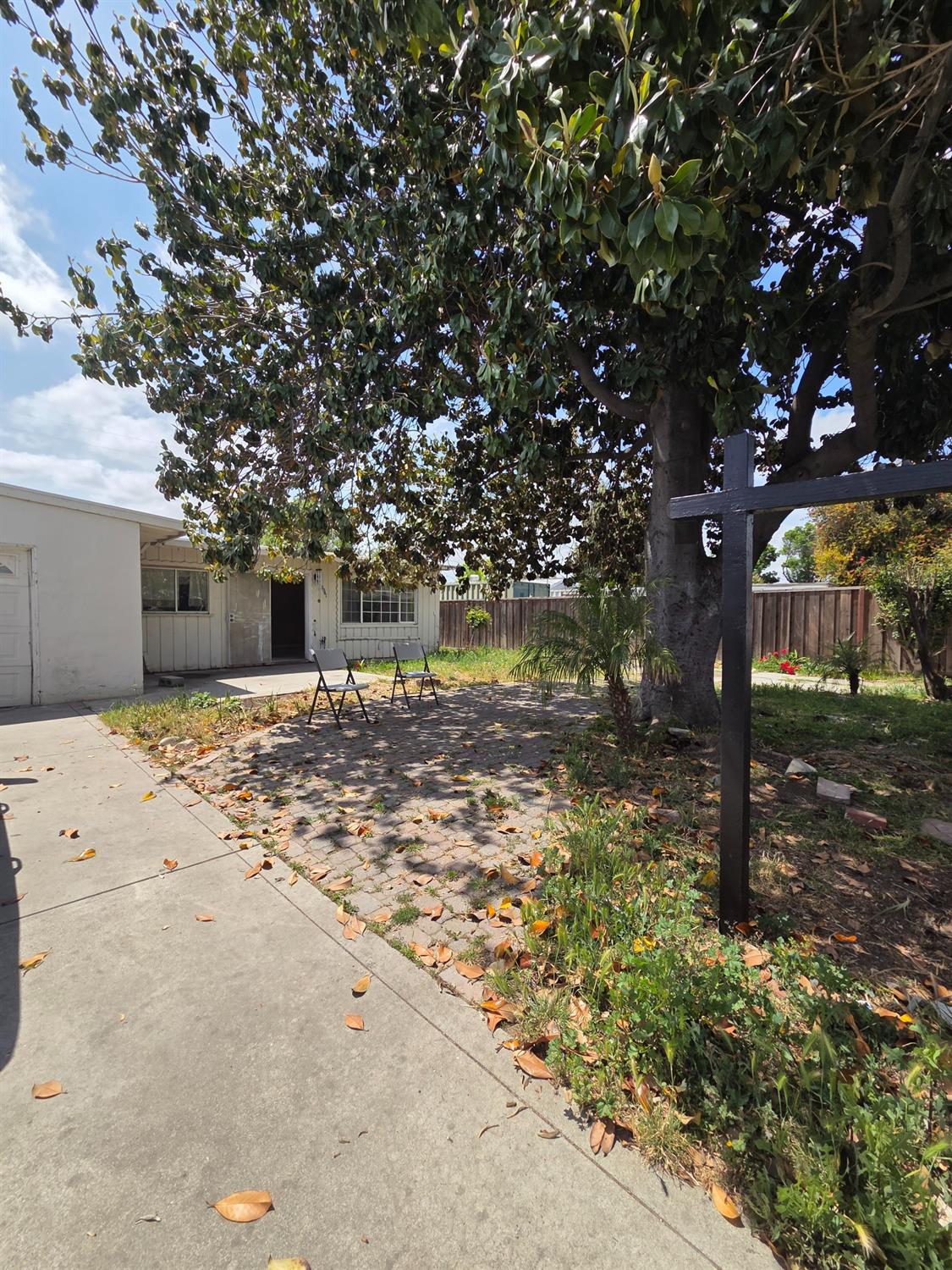 10041 Griffith Street