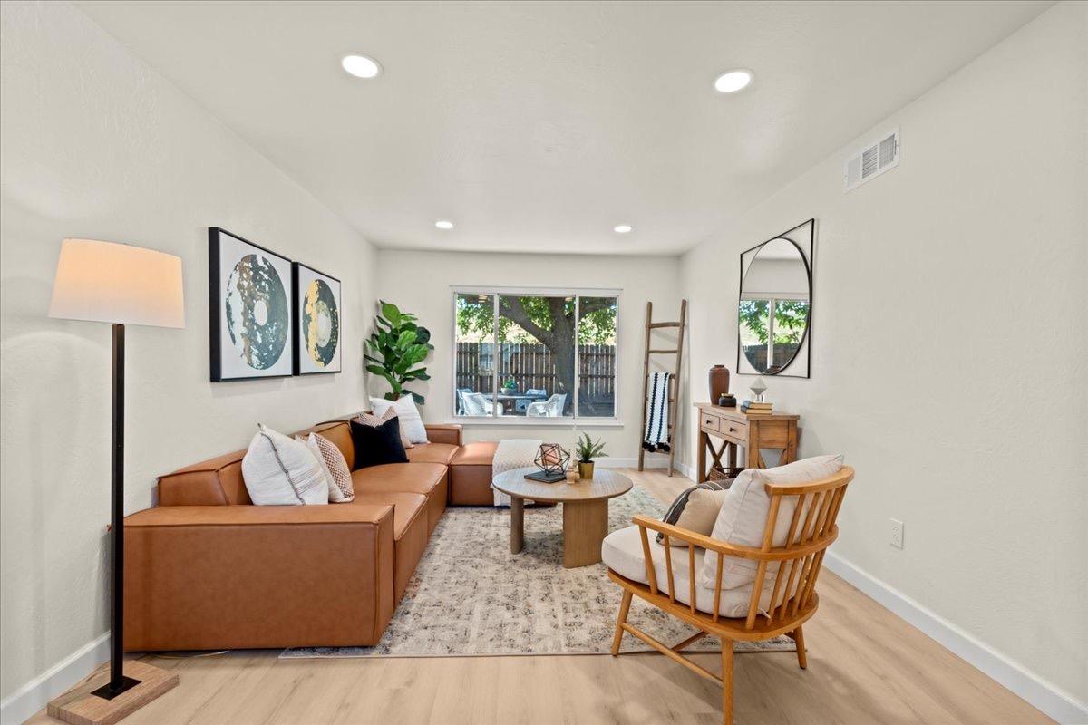 453 Arcade Boulevard