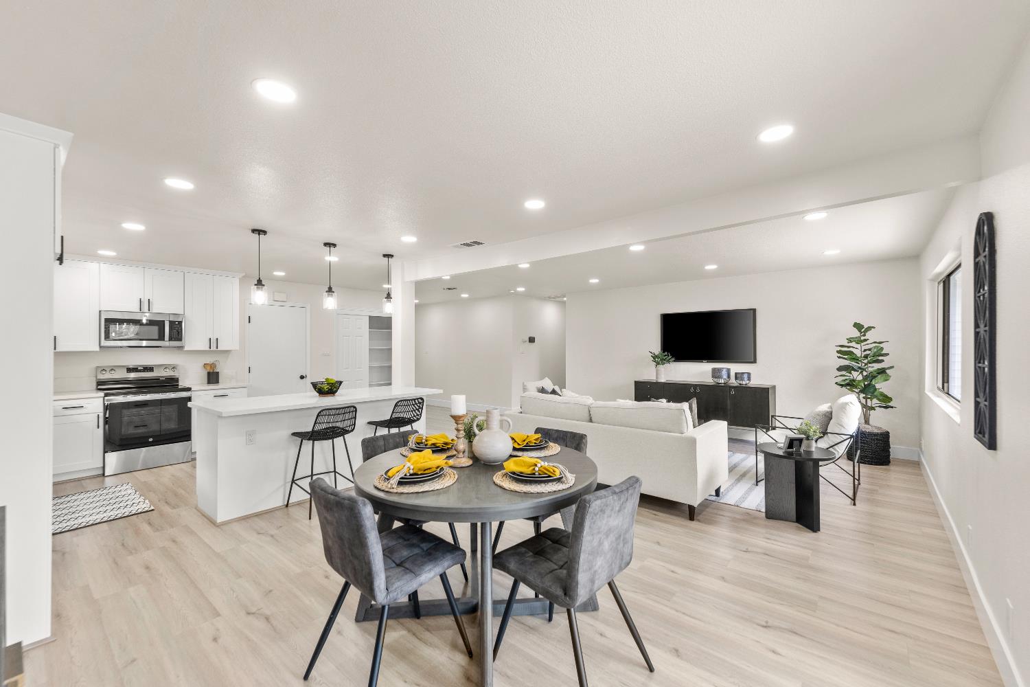 2407 Cordova Lane