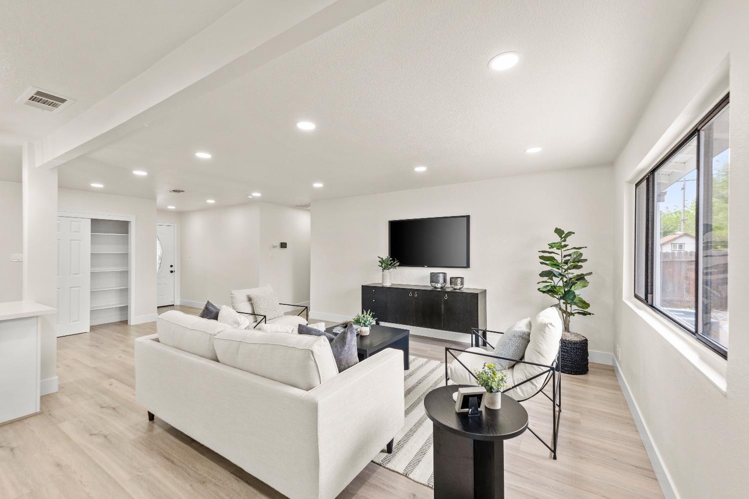2407 Cordova Lane