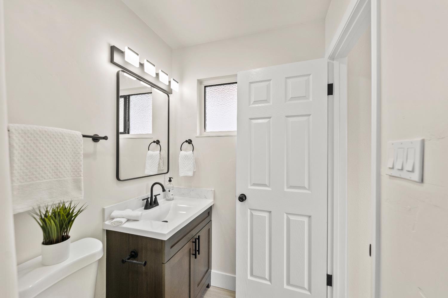 2407 Cordova Lane