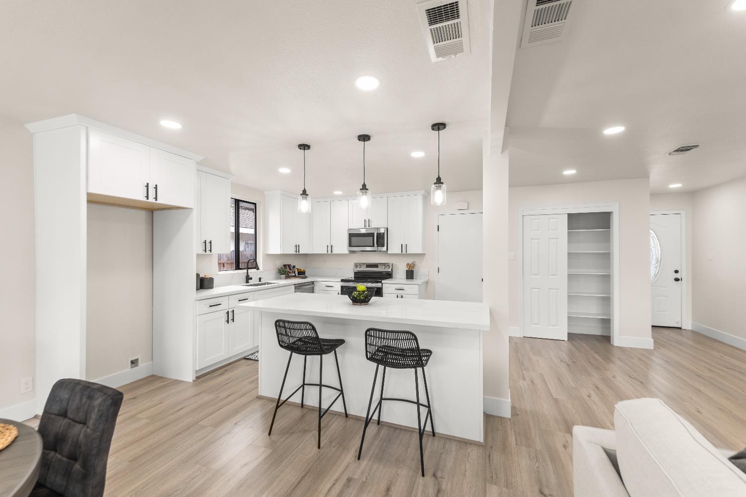 2407 Cordova Lane