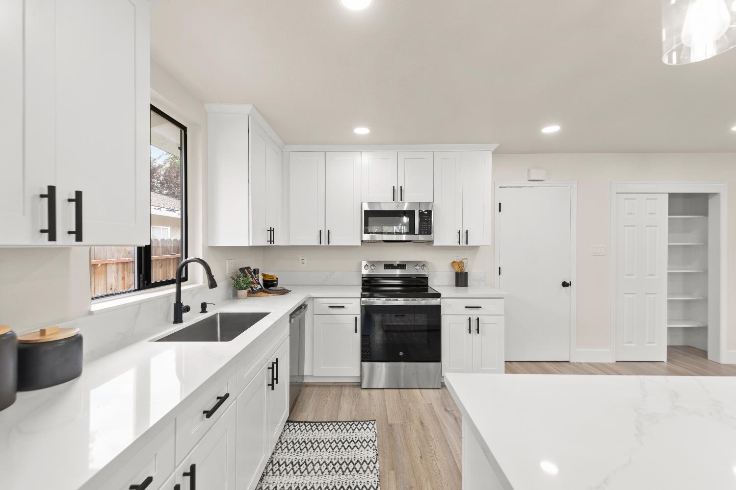 2407 Cordova Lane