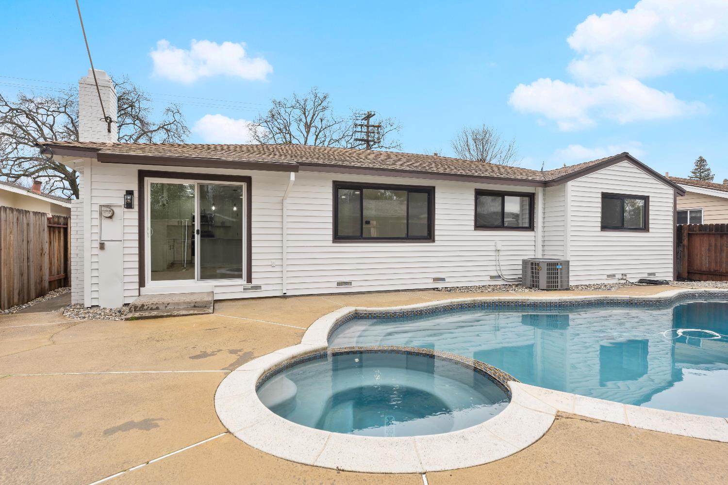 2407 Cordova Lane