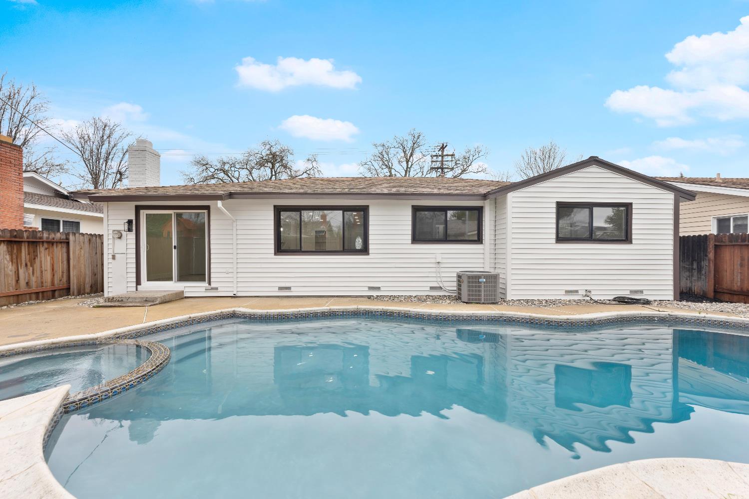 2407 Cordova Lane