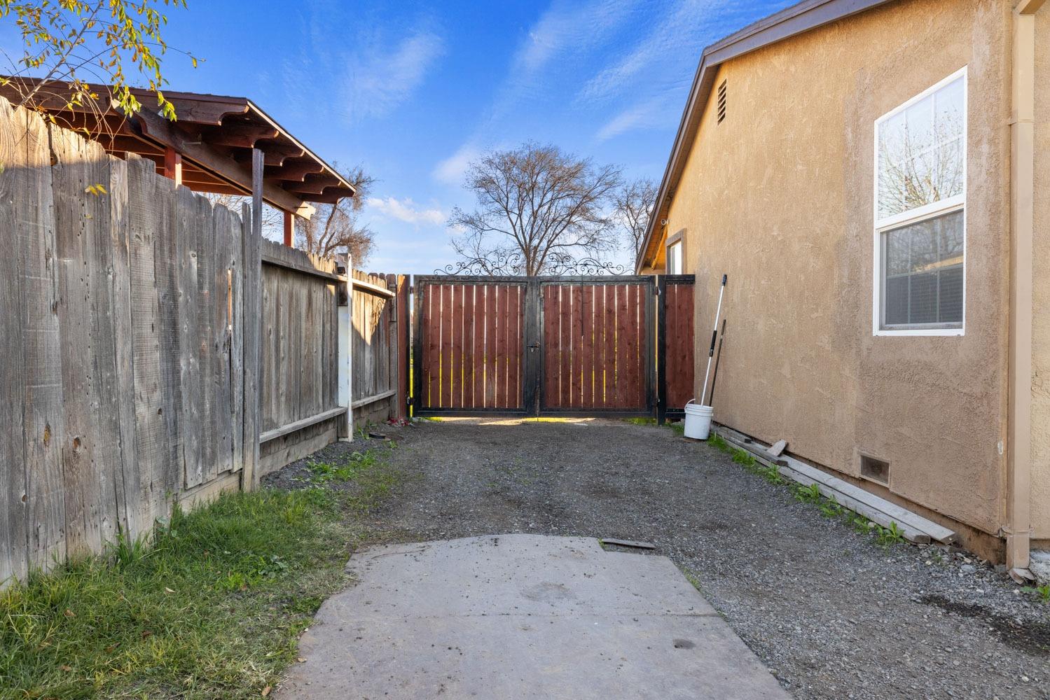 1409 Josephine Street