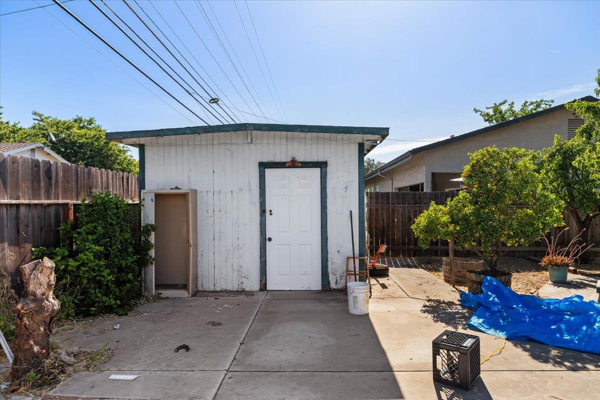 1409 Laurie Lane