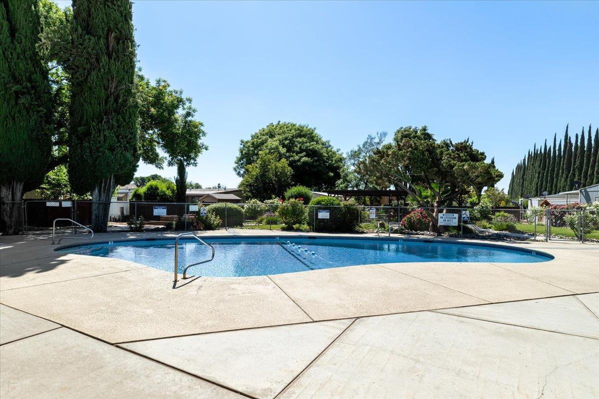 250 E Las Palmas Avenue 88