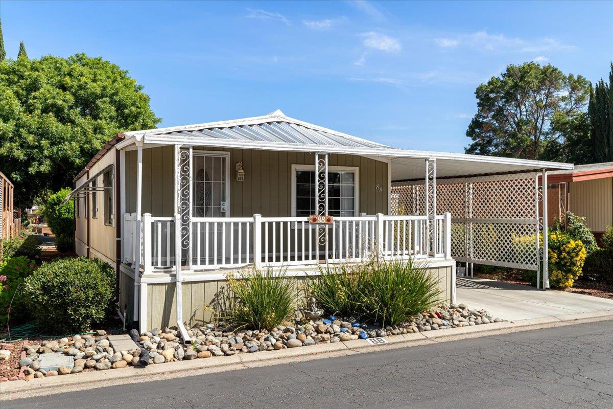 250 E Las Palmas Avenue 88