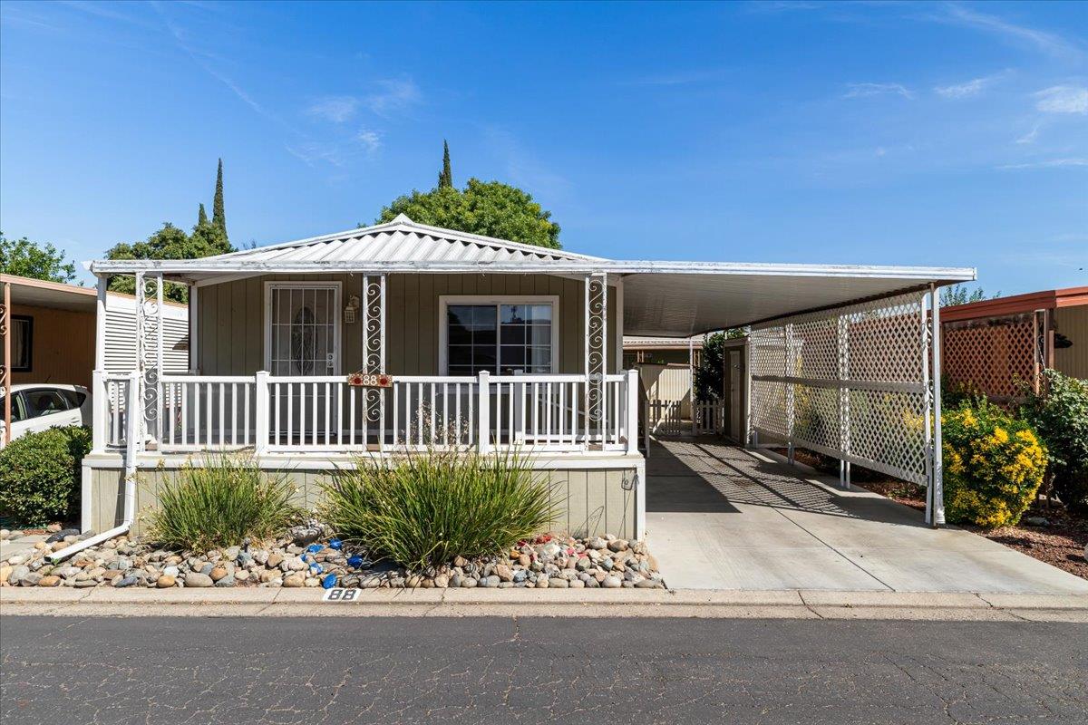 250 E Las Palmas Avenue 88