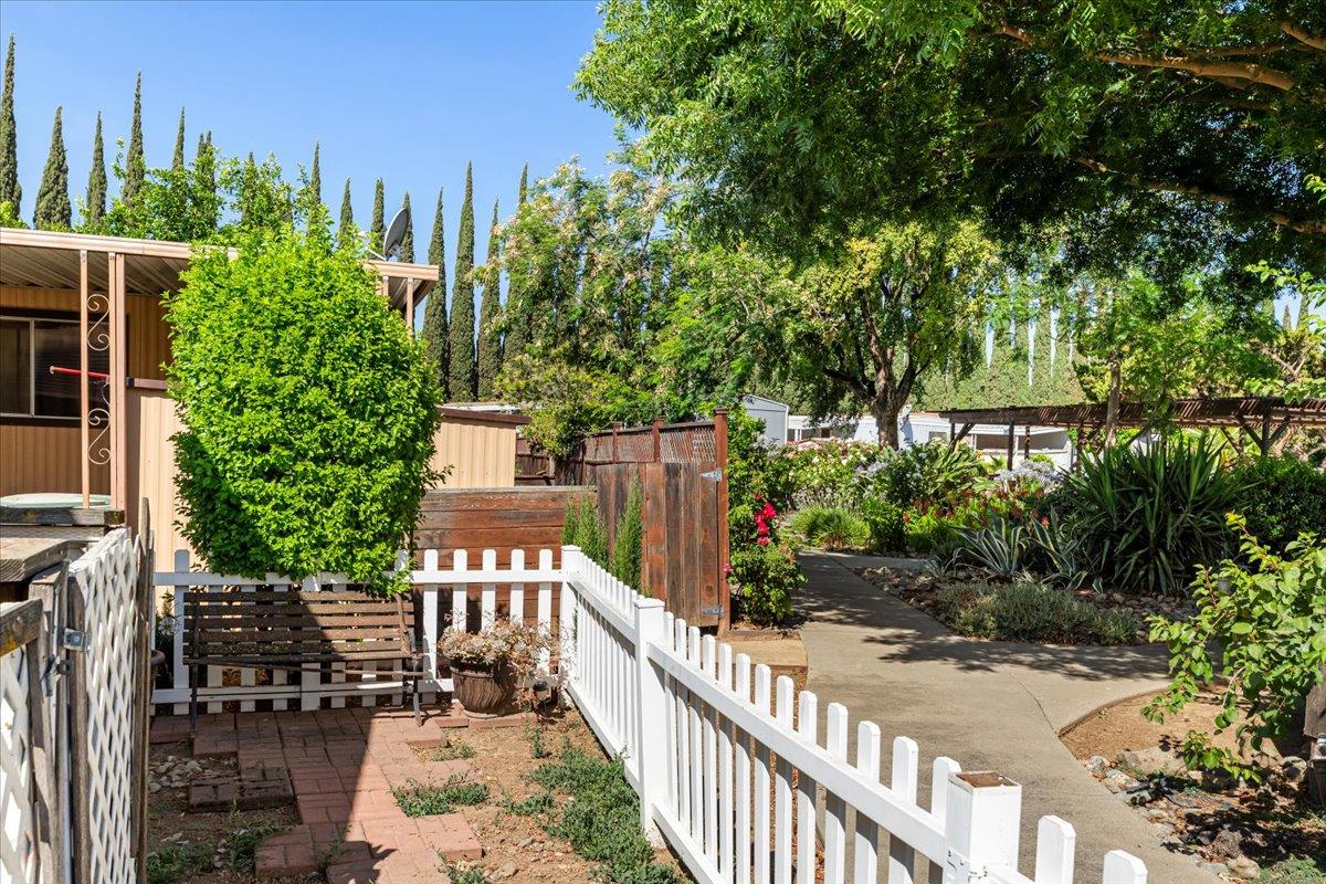 250 E Las Palmas Avenue 88