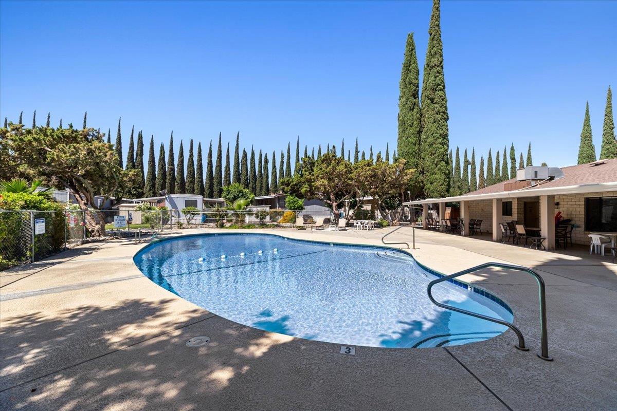 250 E Las Palmas Avenue 88