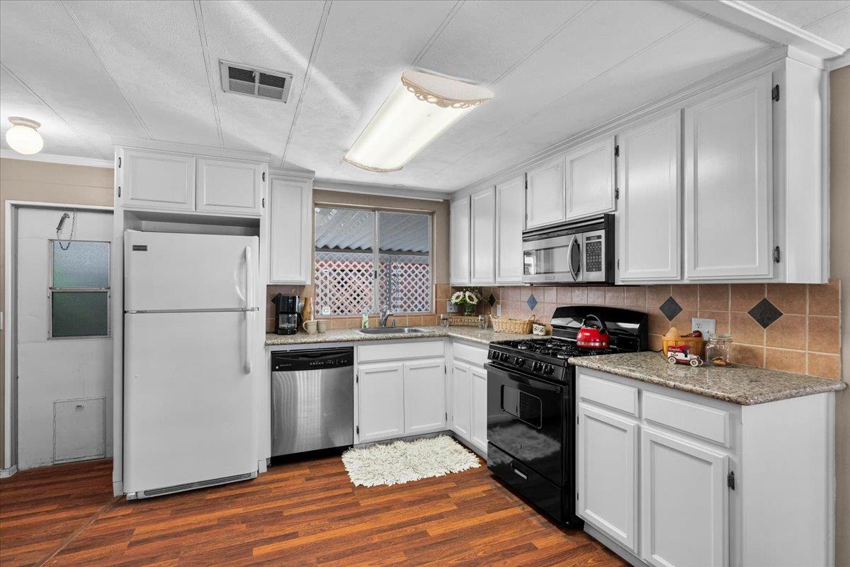 250 E Las Palmas Avenue 88