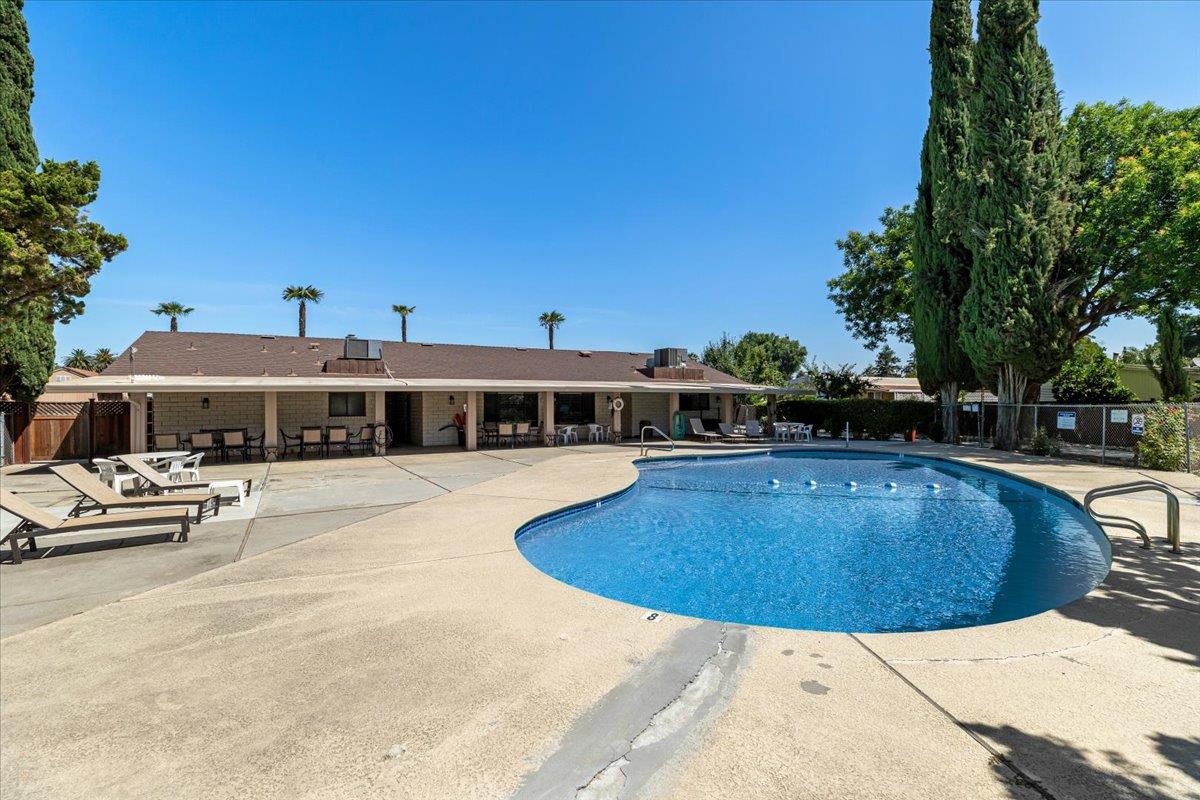 250 E Las Palmas Avenue 88