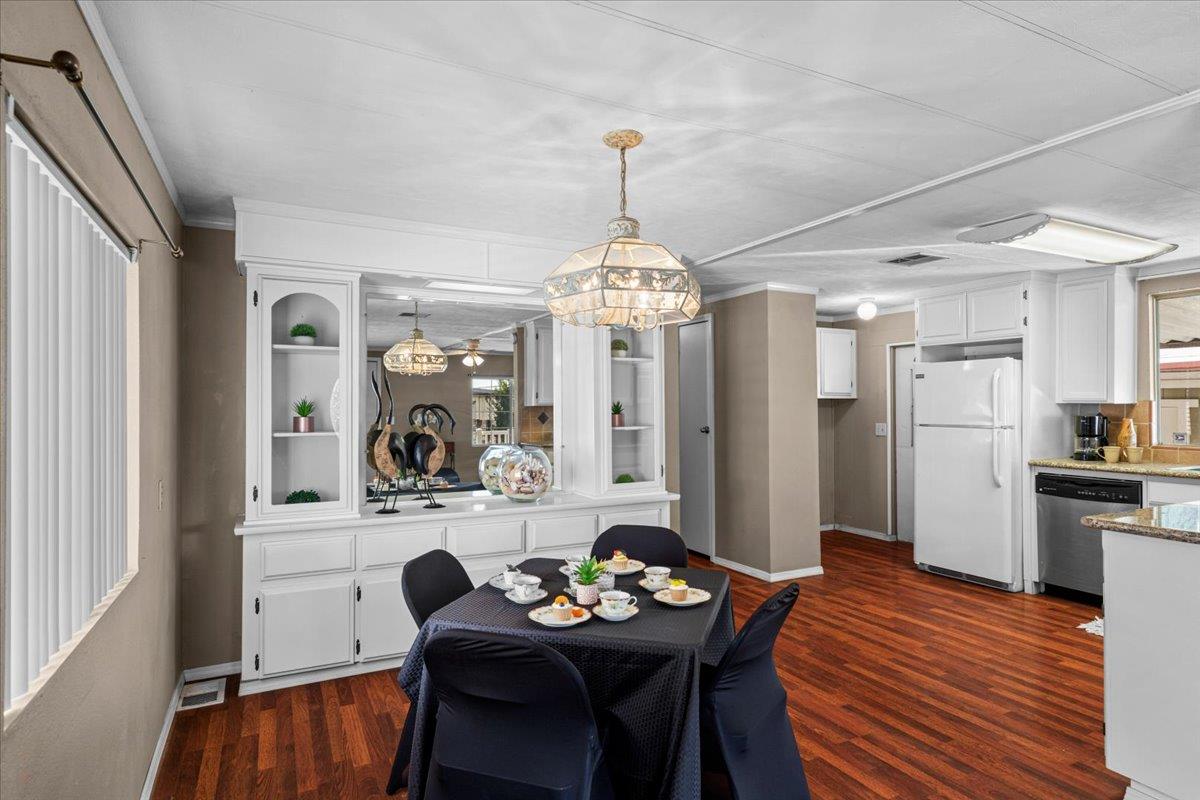 250 E Las Palmas Avenue 88