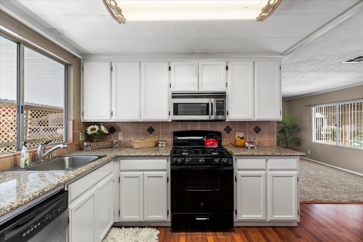 250 E Las Palmas Avenue 88