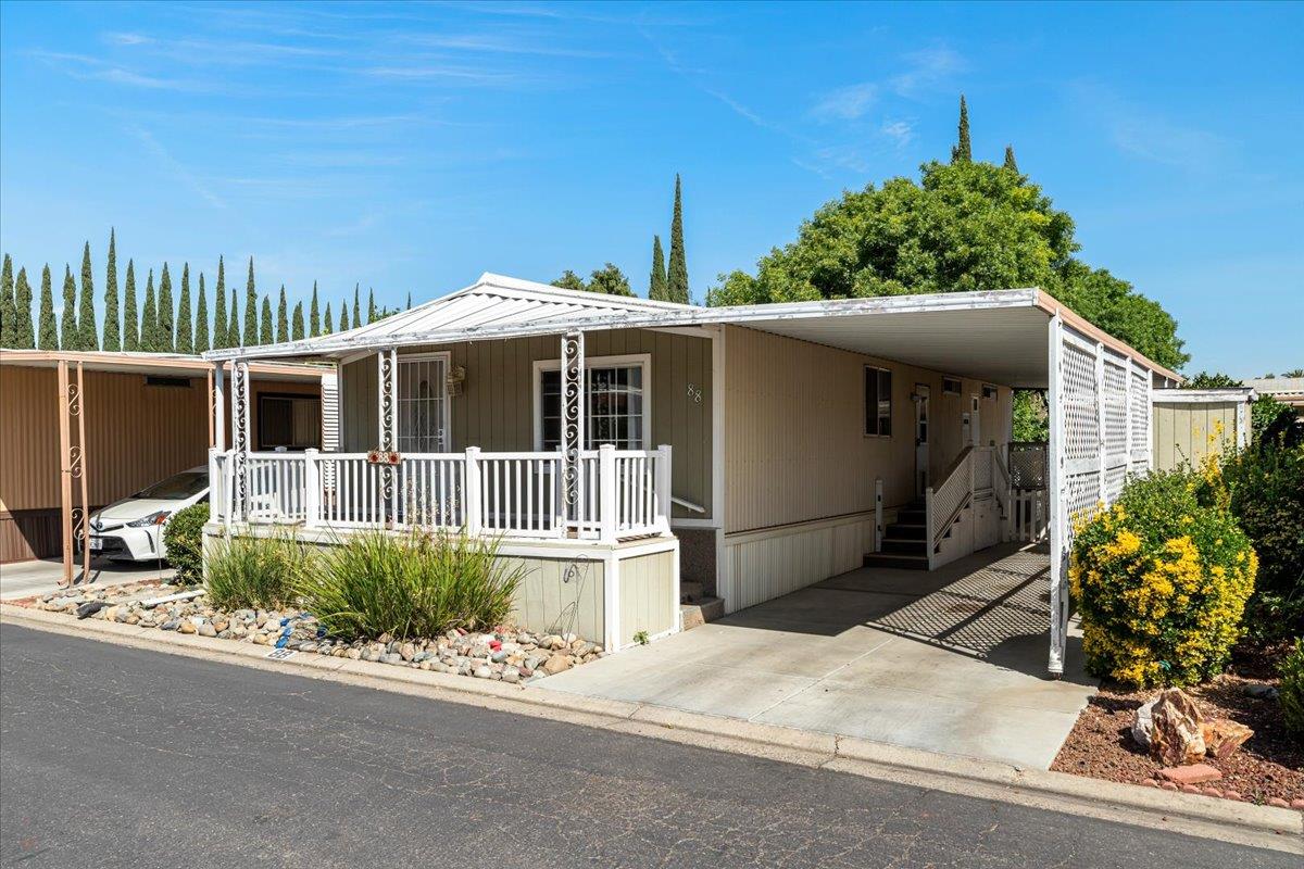 250 E Las Palmas Avenue 88