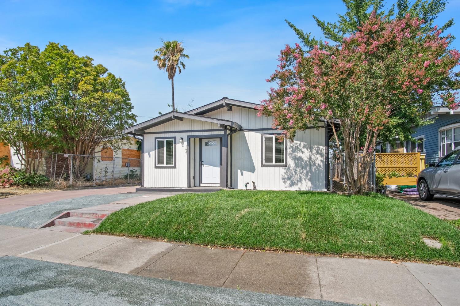 1621 N Stanford Avenue