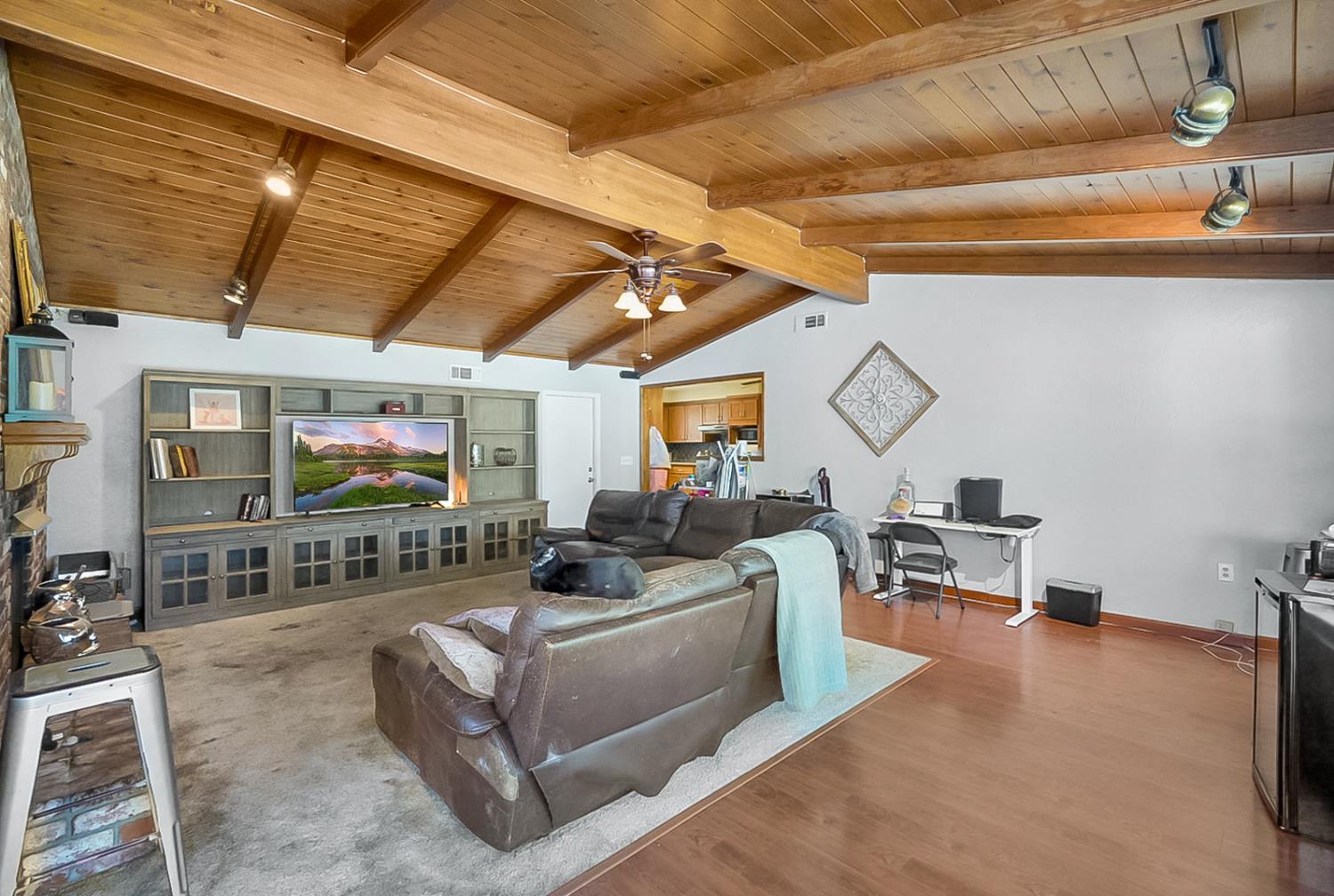 2409 HENRY Avenue