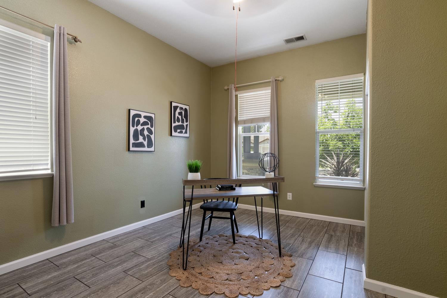 5125 Moorcroft Circle