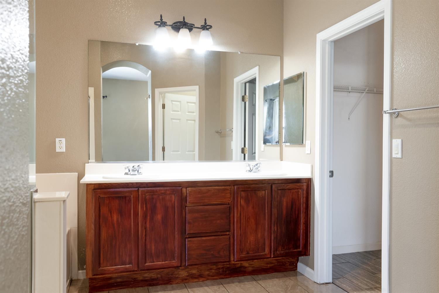 5125 Moorcroft Circle