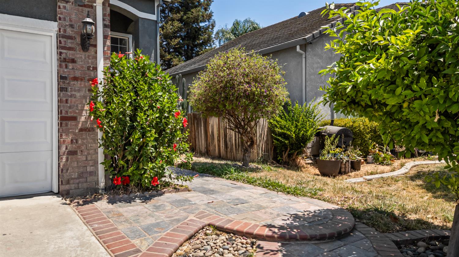 2151 LYDIA BRADLEY Street